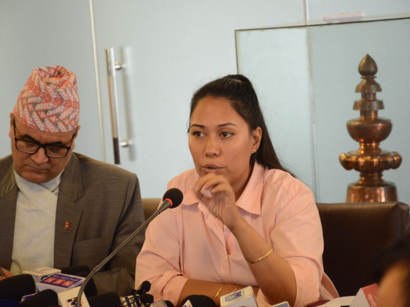 शिक्षामा दलीय राजनीति रोक्ने निर्णयबाट पछि नहट्ने शिक्षामन्त्रीको अडान 