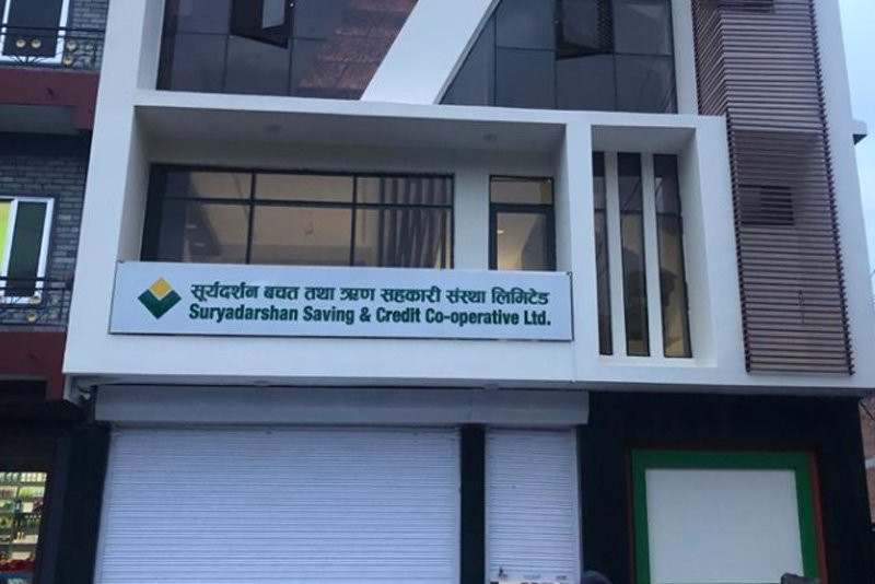 विदेश उड्न लाग्दा पक्राउ परे सूर्यदर्शन सहकारीको रकम अपचलनमा संलग्न आरोपित