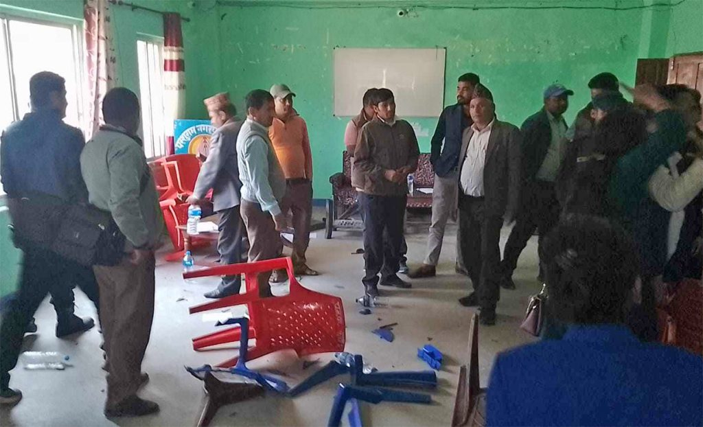 प्रमुख प्रशासकीय अधिकृतमाथि आक्रमण गर्ने उपमेयर र दुई वडाध्यक्ष पक्राउ
