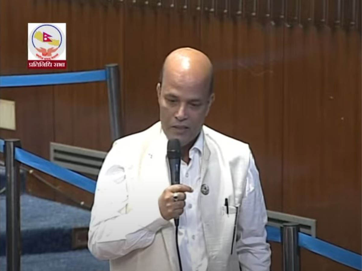 प्रधानमन्त्रीको छोरीले हरेक मिटिङमा बस्न कसरी पाउँछ ? : सांसद सिंह