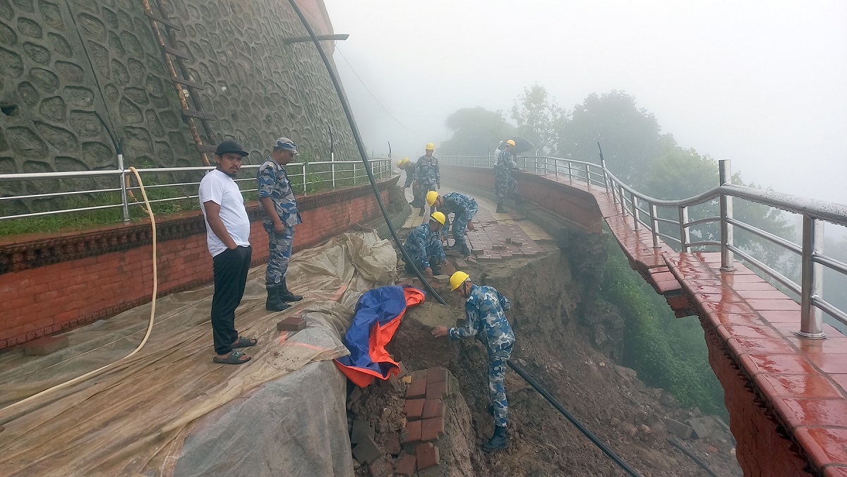 अर्घा भगवती मन्दिर परिसरमा गयो पहिरो