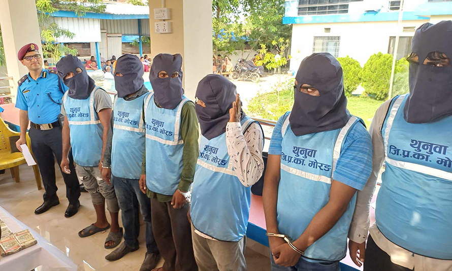 प्रहरीमाथि आक्रमण गरि हतियार लुट्ने गिरोह पक्राउ 