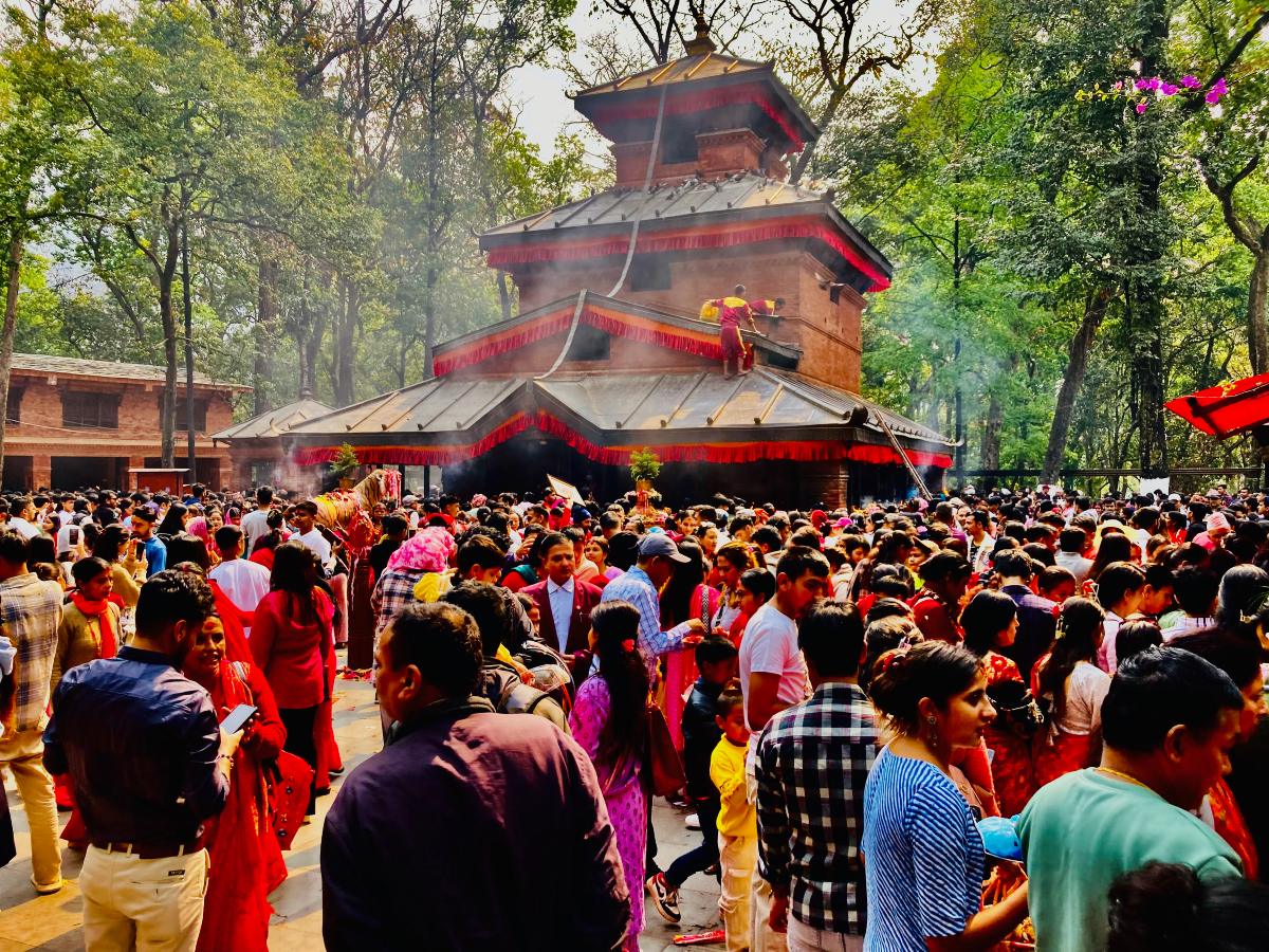 आज चैतेदसैँ, बिहानैदेखि शक्तिपीठमा भक्तजनको घुइँचो