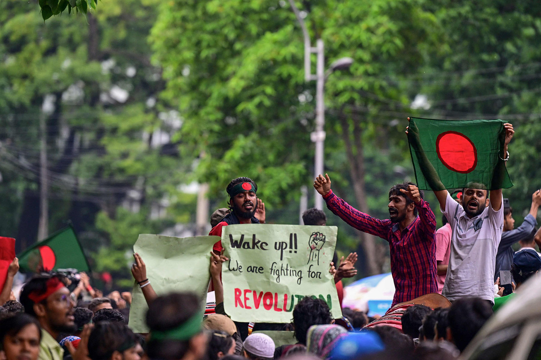बङ्गलादेशमा पुन: आन्दोलन चर्काउँदै विद्यार्थी