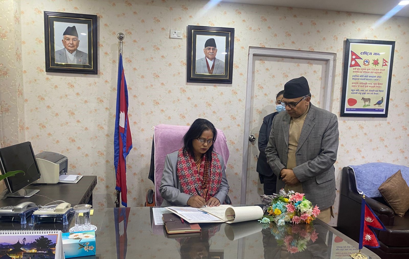 मन्त्री भएलगत्तै अमेरिका उड्दै महिलामन्त्री