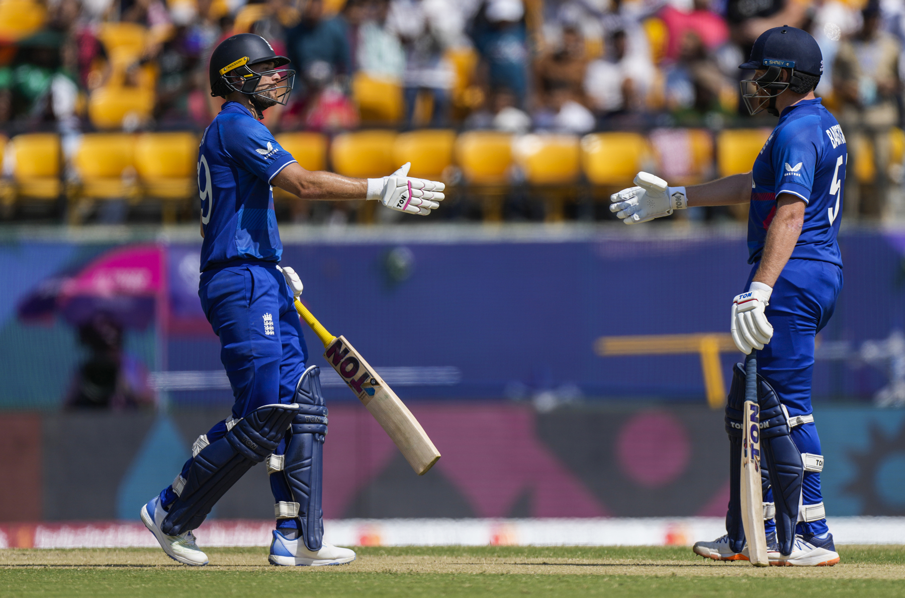 विश्वकप क्रिकेटमा इङ्ल्यान्ड १३७ रनले विजयी