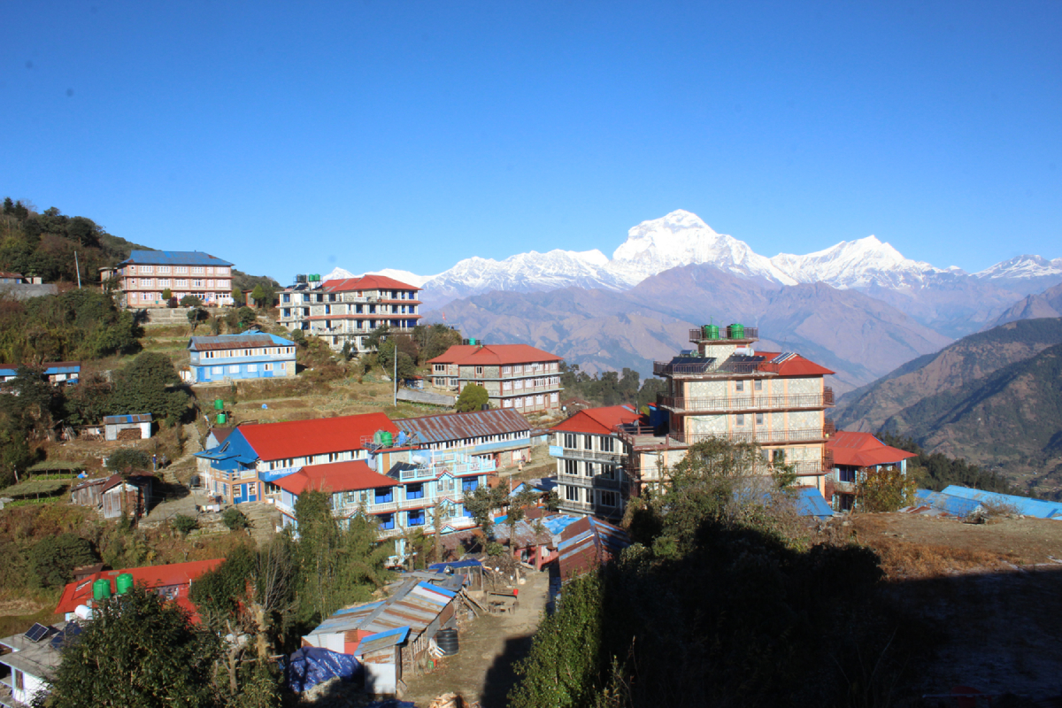 हिमशृङ्खला र सूर्योदयको सुन्दर दृष्यले मनमोहक 'पुनहिल घोडेपानी'