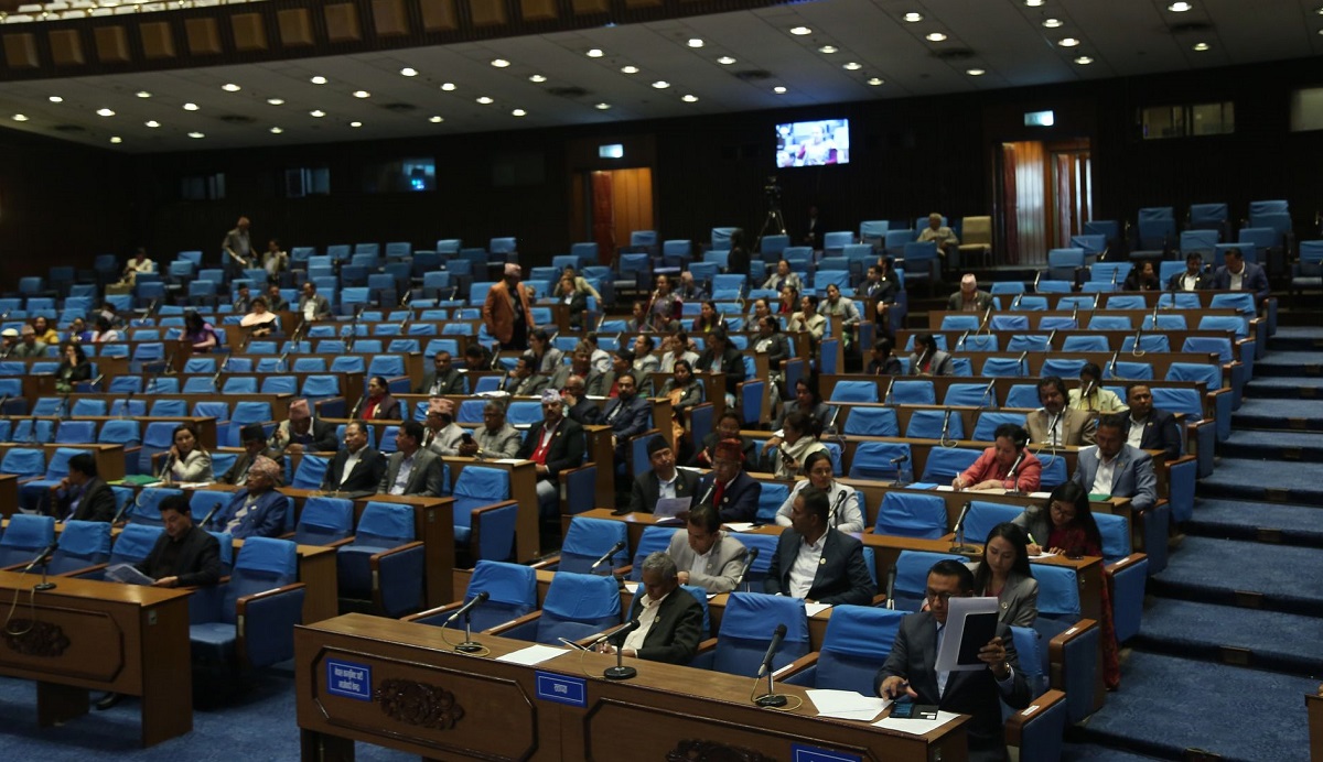 सांसदहरु हाजिर लगाएर अन्यत्रै हिँडेपछि प्रतिनिधि सभा बैठक स्थगित