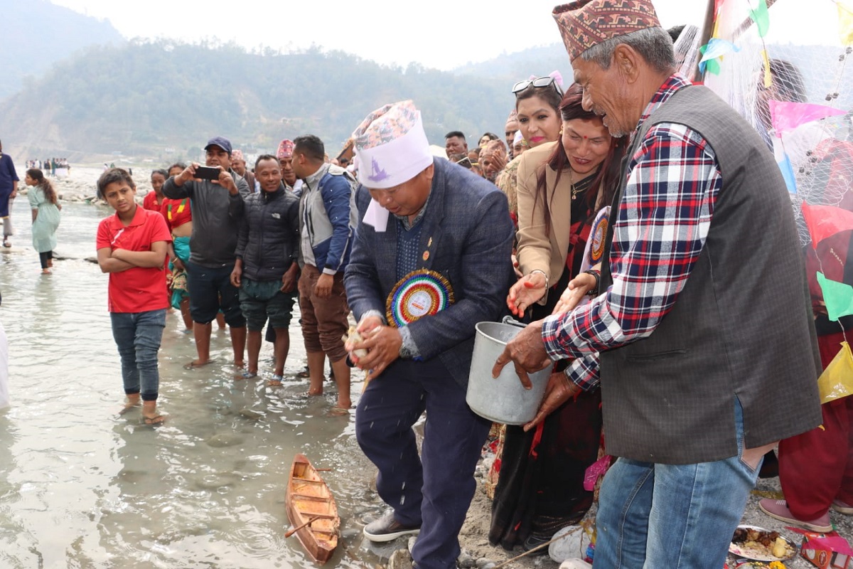 खोला सफा गर्दै मनाइयो ‘लदी’ पर्व
