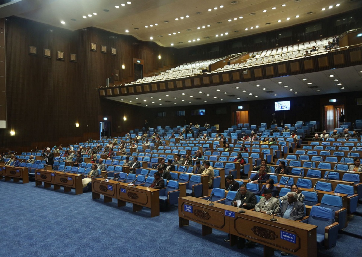 संसद्मा बदलियो एमालेको आसन