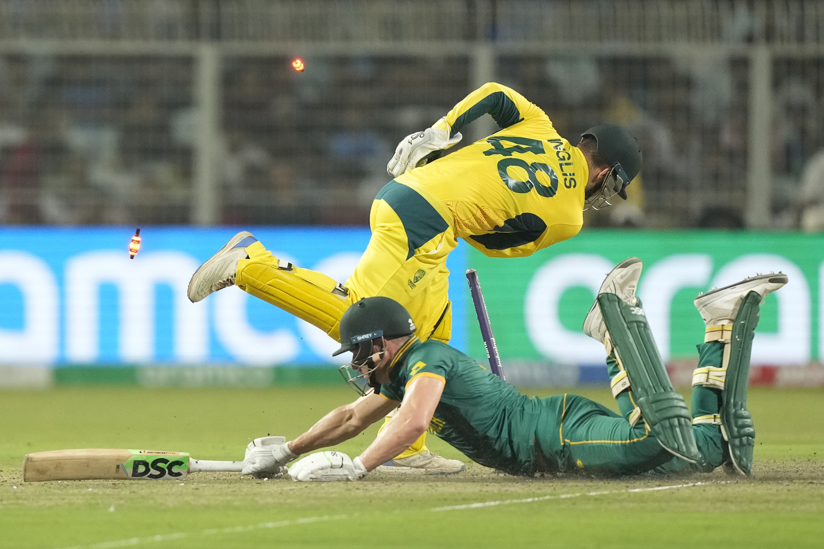 आईसीसी विश्वकप सेमिफाइनल : जितको लागि अष्ट्रेलियाले पायो २१३ रनको लक्ष्य