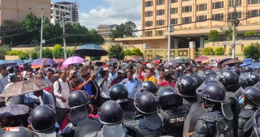 ईसीडी र राहत शिक्षकको आन्दोलनमा प्रहरी हस्तक्षेप