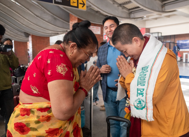बेलायतमा आनी छोइङ डोल्माको लाइभ कन्सर्ट हुँदै