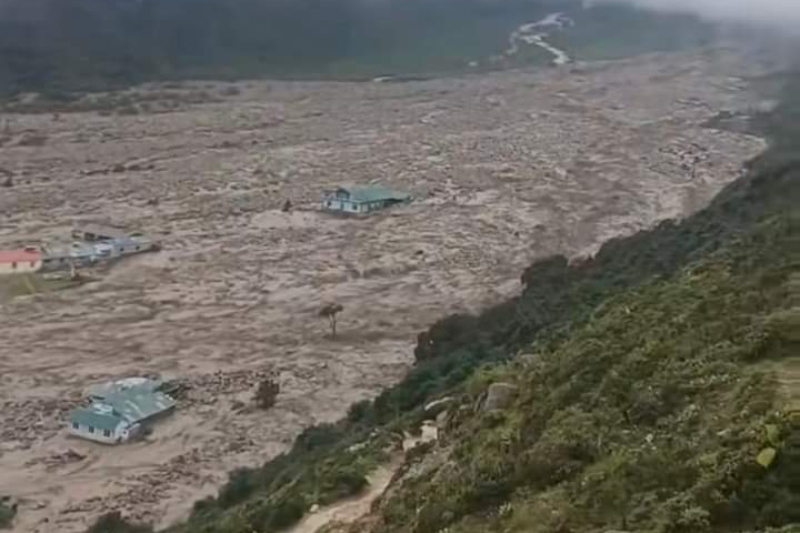 सोलुखुम्बुमा बाढीमा फसेका ७ जनाको उद्धार