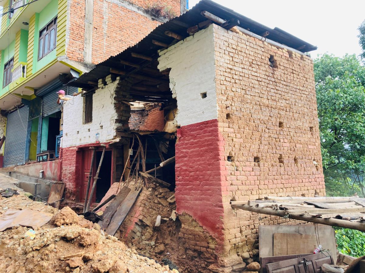 अविरल वर्षाले बाग्लुङमा घर भत्कियो,परिवार विस्थापित