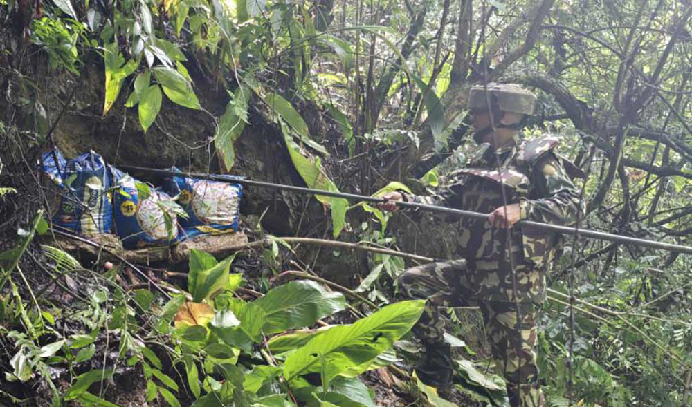 प्यूठानको वनमा भेटिएको शङ्कास्पद वस्तु नेपाली सेनाको टोलीद्वारा निष्क्रिय