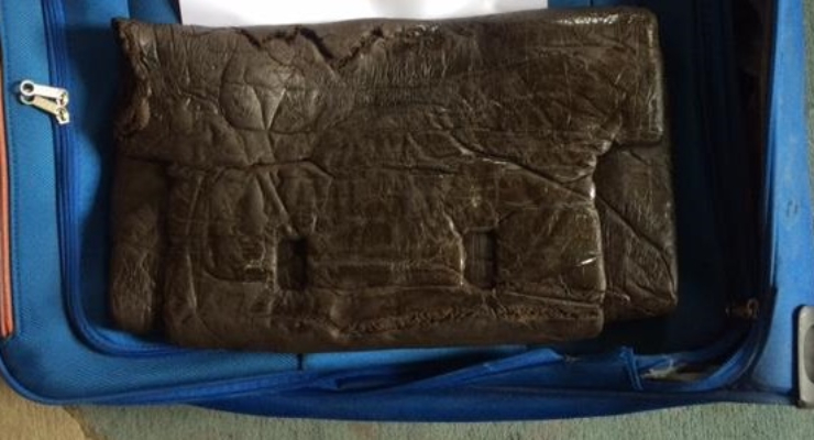 त्रिभुवन विमानस्थलबाट १२ केजी चरेससहित ३ जना पक्राउ