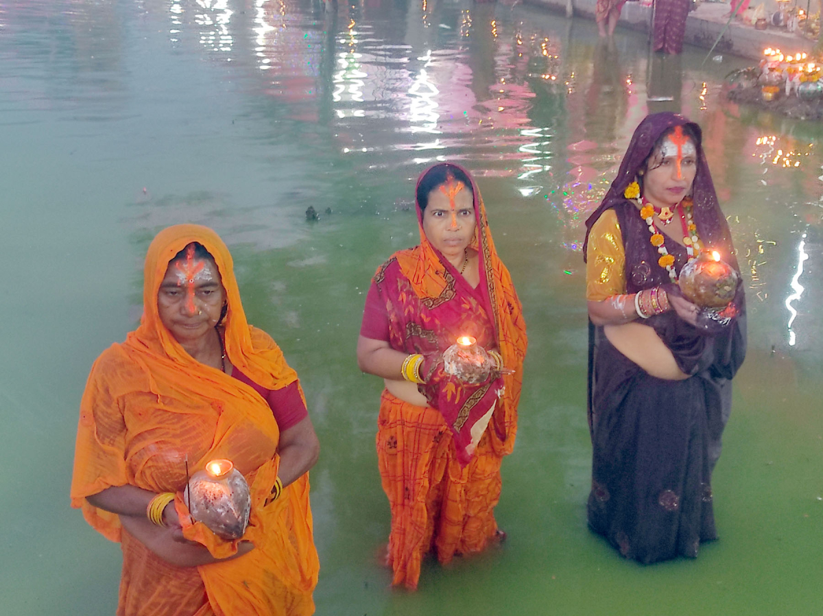 उदाउँदो सूर्यलाई अर्घ दिँदै छठ पर्व सम्पन्न