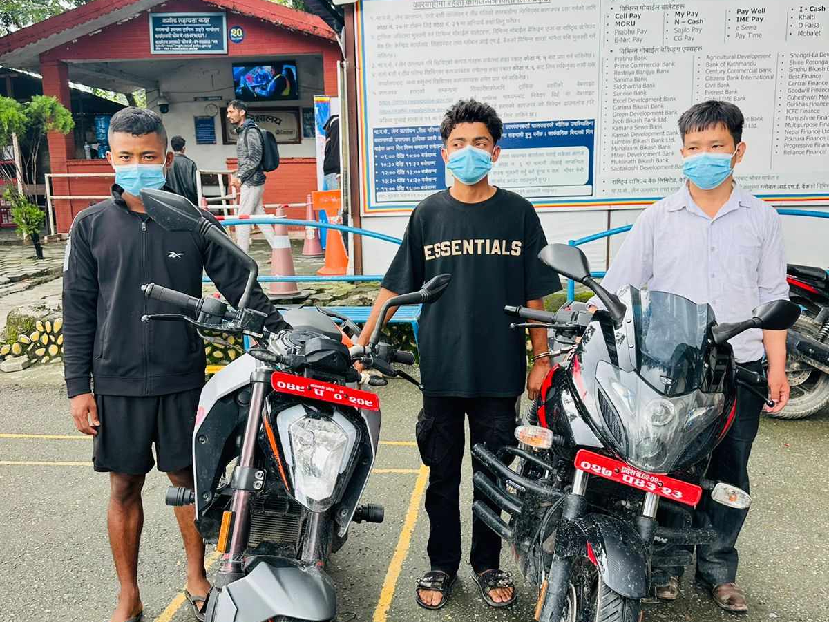 काठमाडौंबाट मोटरसाइकल चोरीमा संलग्न तीन जना पक्राउ