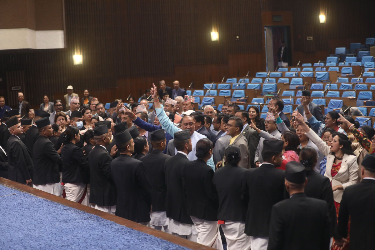 मुठभेडतर्फ संसद्, सहकारीको बचत हिनामिना मुद्दाले संसद् बन्धक बन्ने संकेत