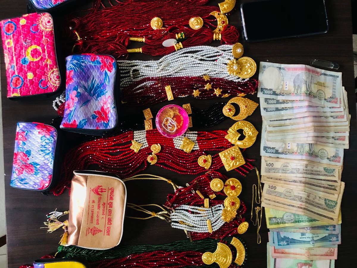 घरमा कोही नभएको समयमा चोरी गर्ने गिरोह पक्राउ