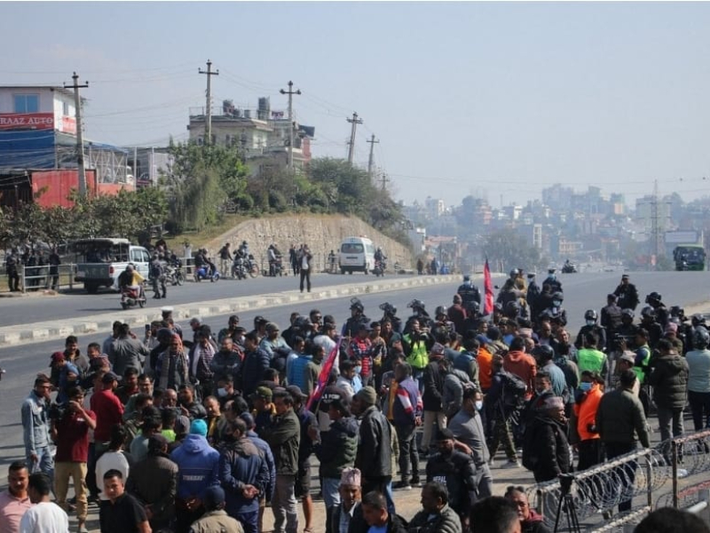 फेरी बल्खु पुगे युवा संघ र अनेरास्ववियुका कार्यकर्ता, प्रहरी र प्रदर्शनकारीबीच भयो धकेलाधकेल