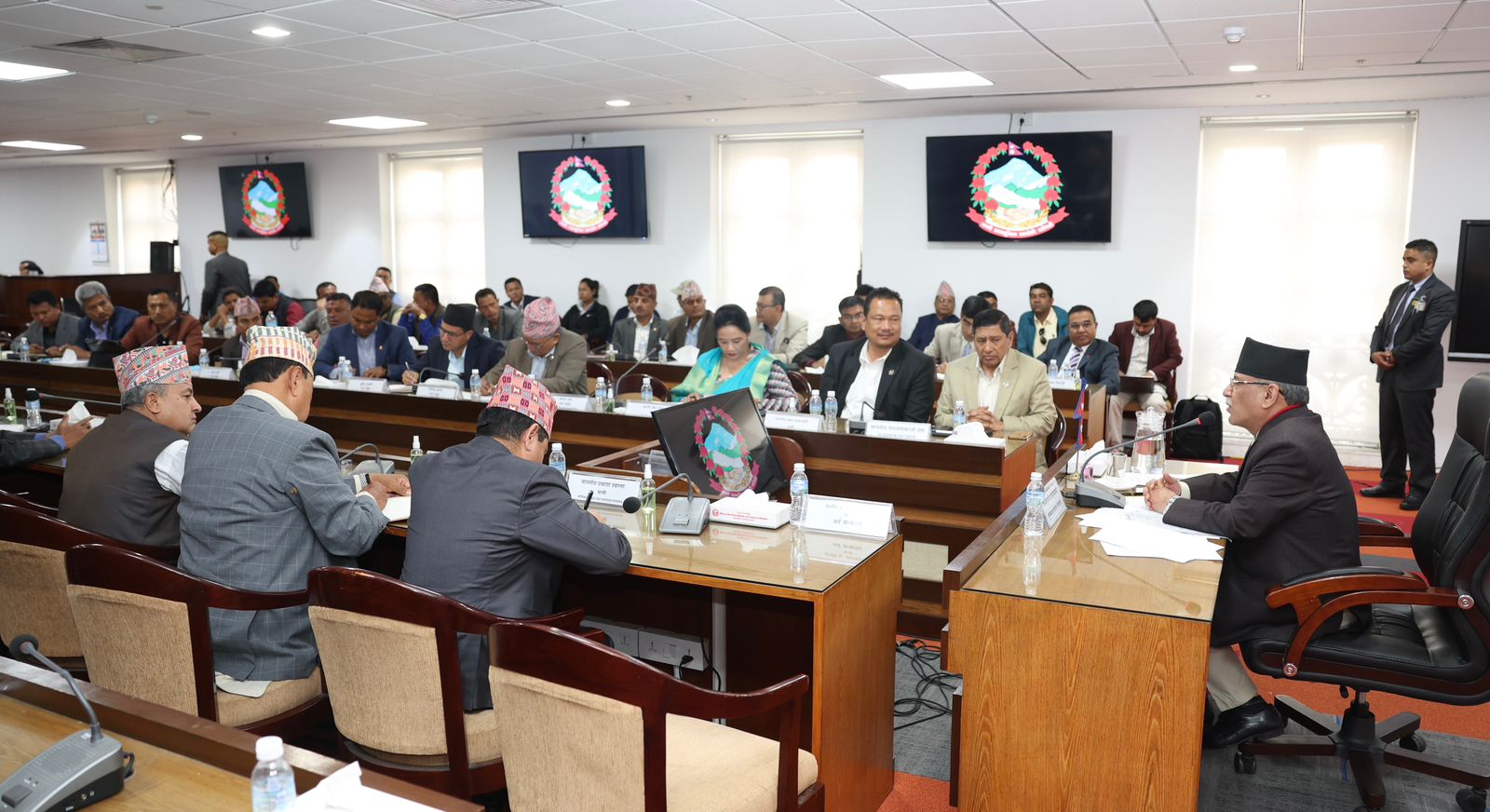 उपत्यकाको फोहोरको दिगो व्यवस्थापनका लागि प्रधानमन्त्री छलफलमा