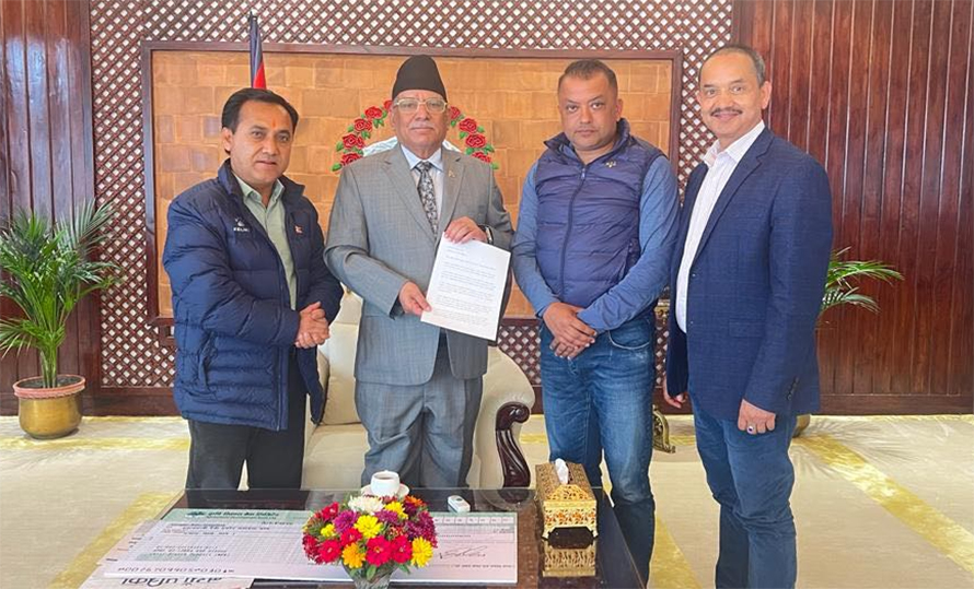 प्रधानमन्त्री प्रचण्डलाई गगन-विश्वको ११ बुँदे ध्यानाकर्षण [पूर्णपाठसहित]