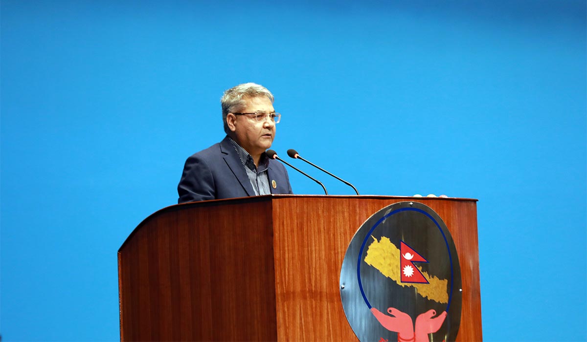 सरकारलाई गोकुल बास्कोटाको चुनौती : निर्वाचन आयोगै खारेज गरौँ, बत्ती निभाउन पनि परेन चपाउन पनि 