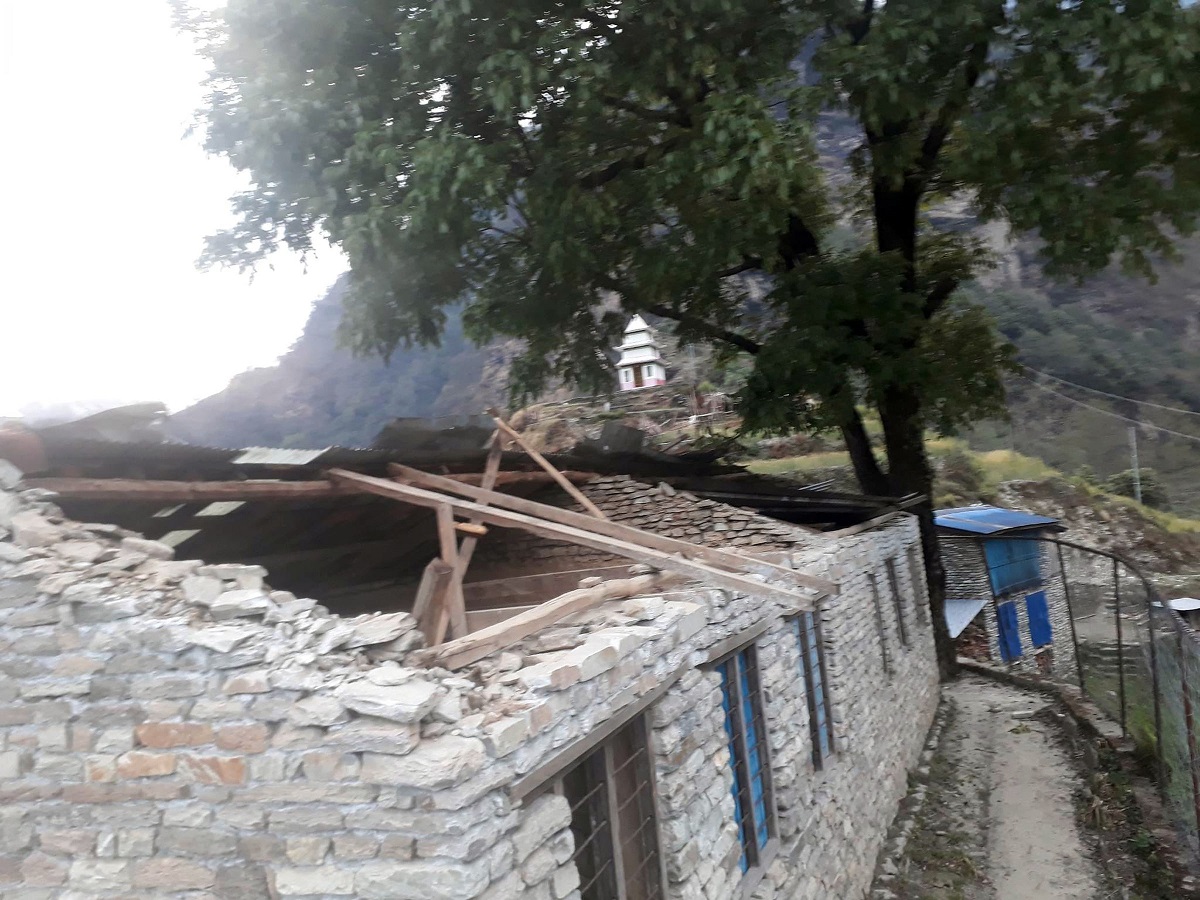 तनहुँमा हावाहुरीले ३ सय ३३ घर गोठमा क्षति