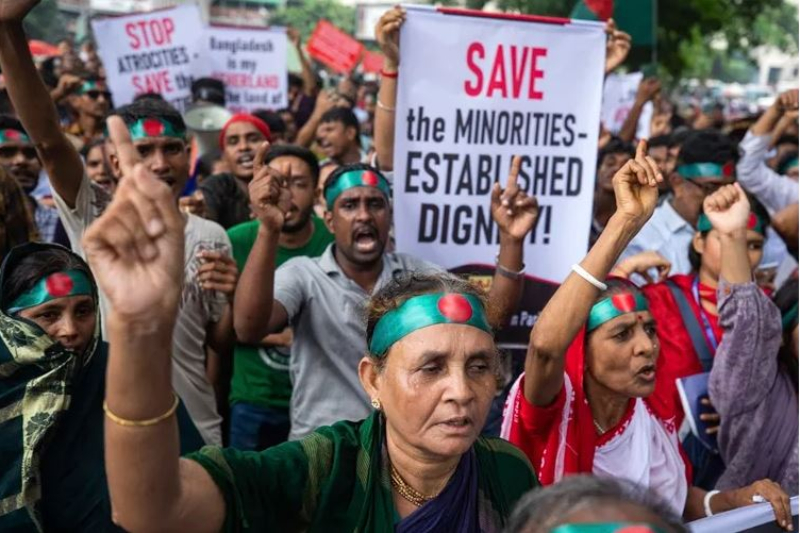बंगलादेशमा धार्मिक अगुवामाथि देशद्रोहको मुद्दा, हिन्दु समुदाय सडकमा