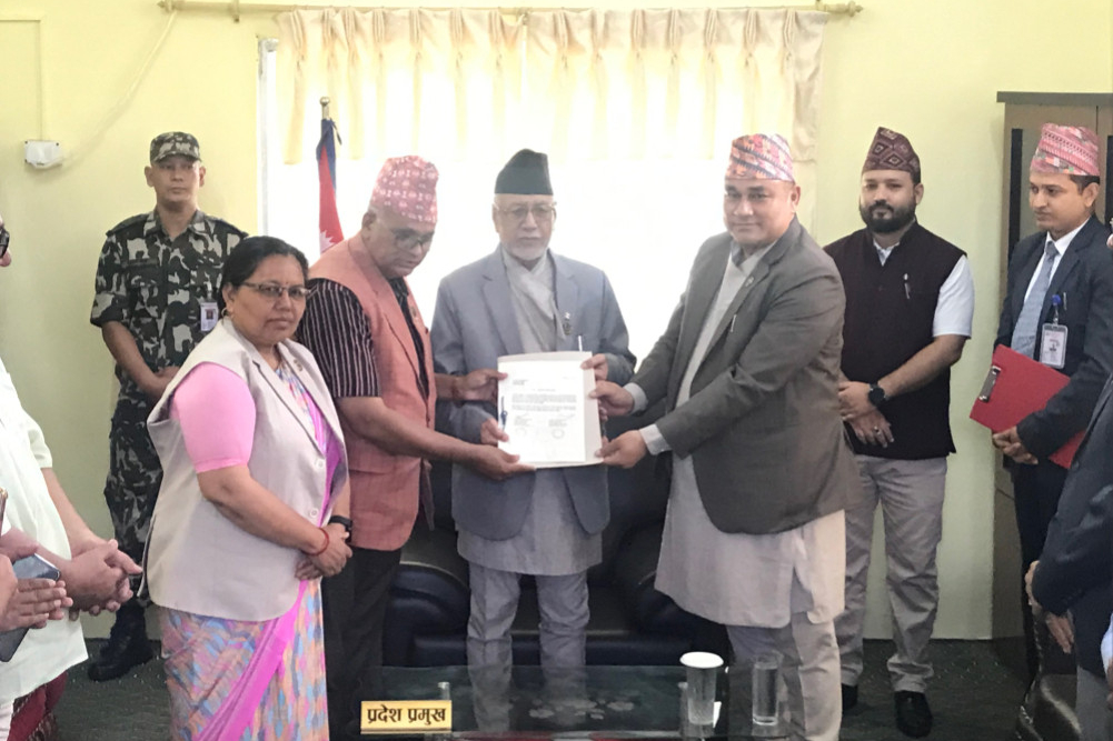 सुदूरपश्चिमको मुख्यमन्त्रीमा कांग्रेसका कमलबहादुर शाहद्वारा दाबी पेस 