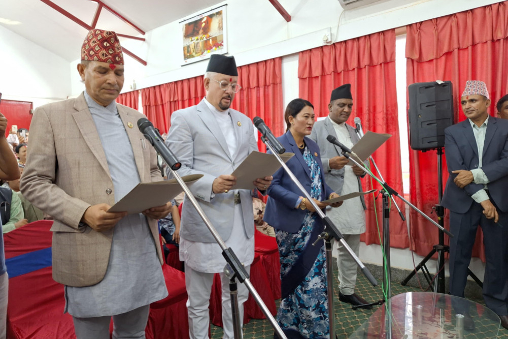 कर्णालीमा कांग्रेसका ४ मन्त्रीले लिए शपथ