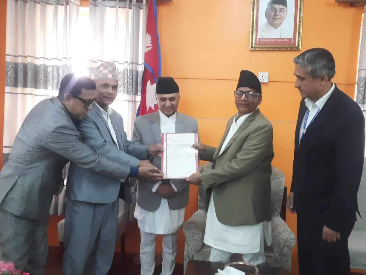 ३१ सांसदको समर्थनमा गण्डकीको मुख्यमन्त्रीमा अधिकारीको दाबी पेस, सभामुख र मनाङेको पनि हस्ताक्षर