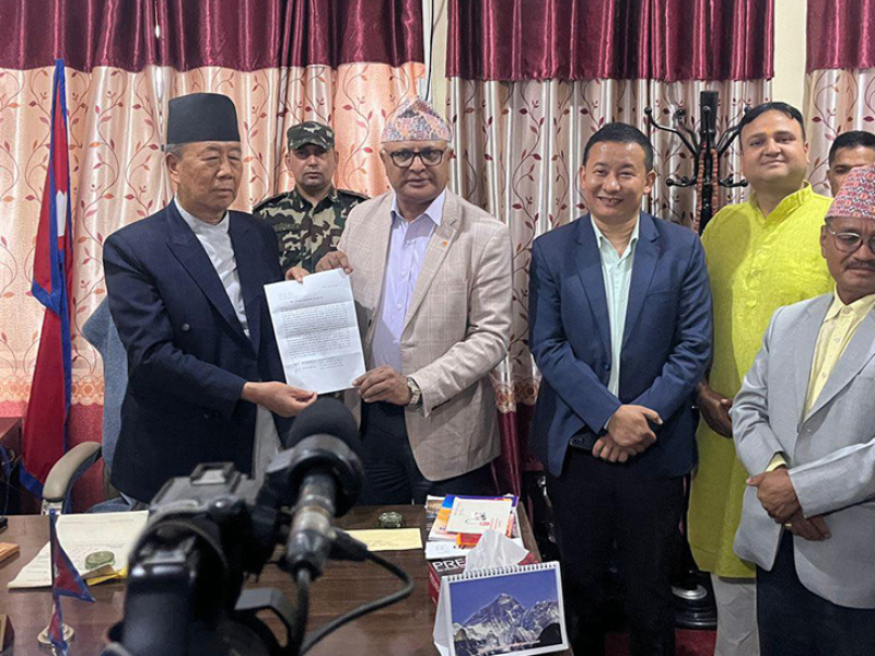 कोशीमा नयाँ सरकार गठनका लागि आह्वान गर्न प्रदेश प्रमुखलाई एमाले–माओवादीको पत्र