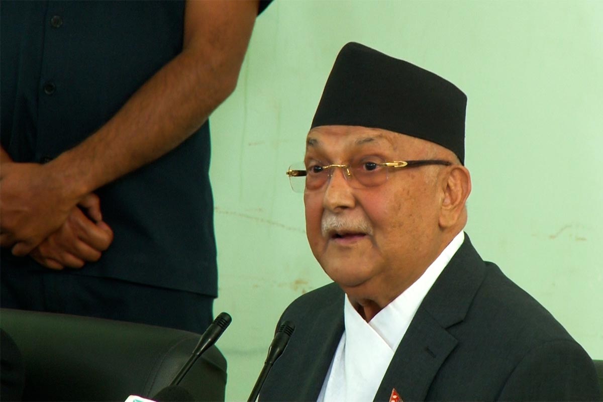 सुनैसुनले ढाकिएको फोटो सामाजिक सञ्जालमा ‘ट्रोल’ भएपछि एमाले अध्यक्ष ओलीले के भने? 