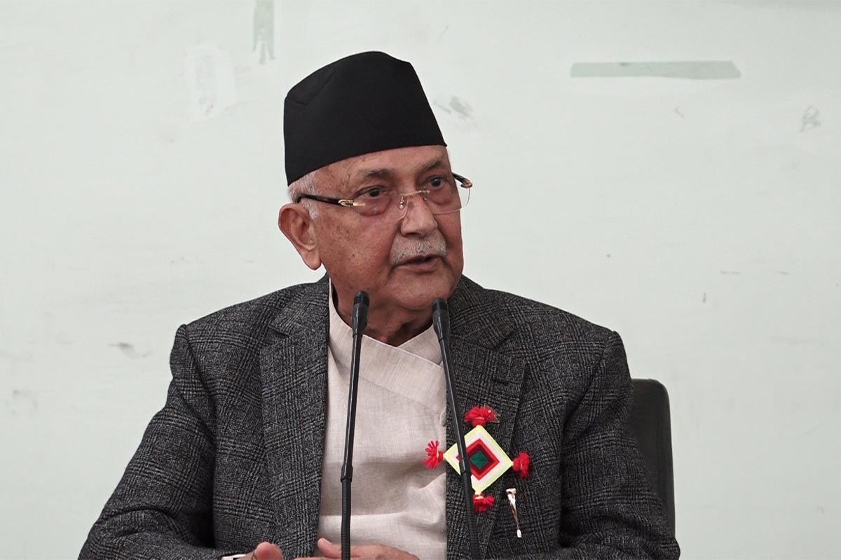 फटाहा, मुर्ख र बुद्धि नभएकाले राजतन्त्र मान्छन् : ओली