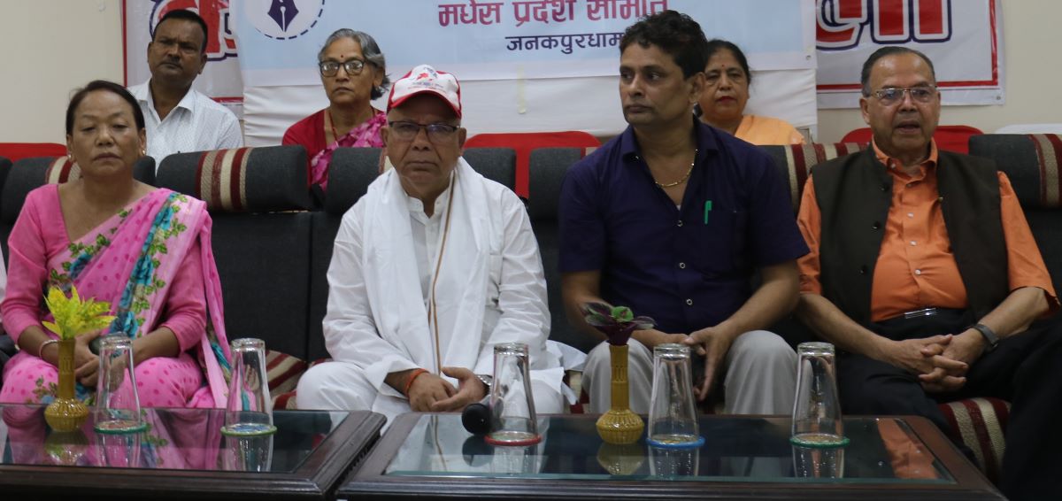 सबै मिलेर बसेको देशमा सामाजिक सद्भाव खलबलिने काम नगरौं : माधव नेपाल