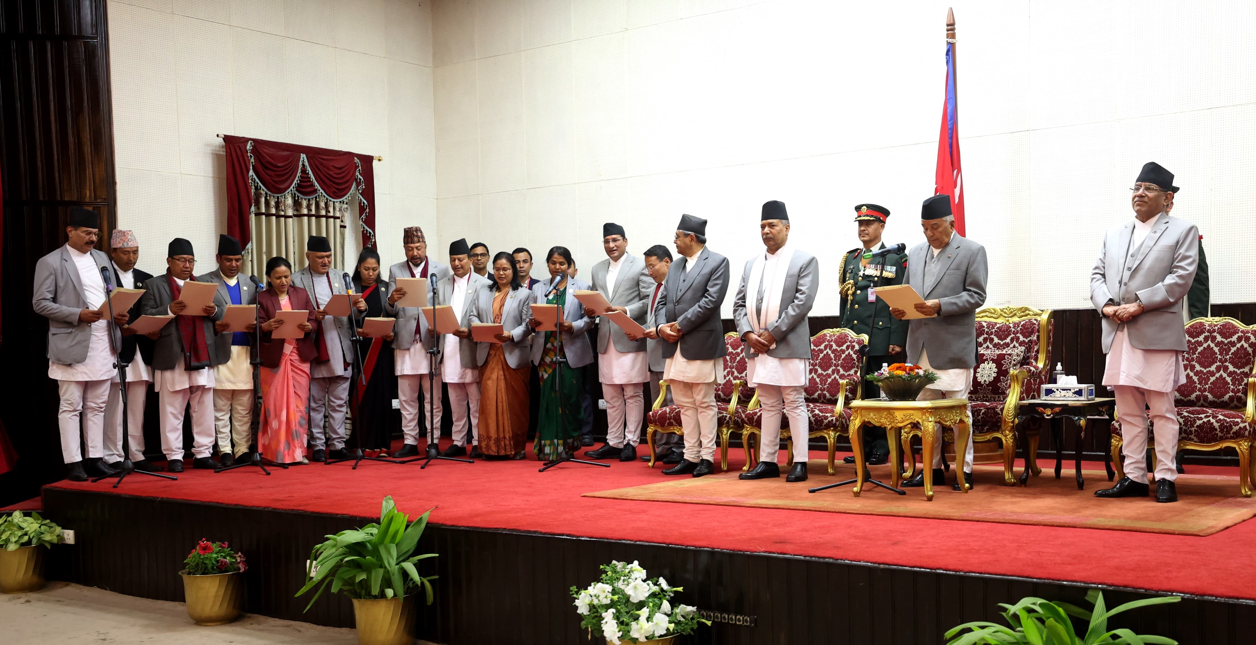 नवनियुक्त मन्त्रीहरुले लिए शपथ, कुन दल बाट को बने मन्त्री?