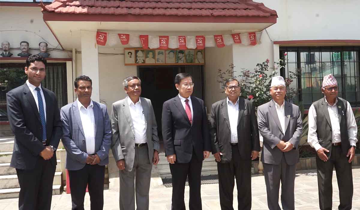 माओवादी केन्द्र र चिनियाँ कम्युनिष्ट पार्टीका नेताहरूबीच शिष्टाचार भेट