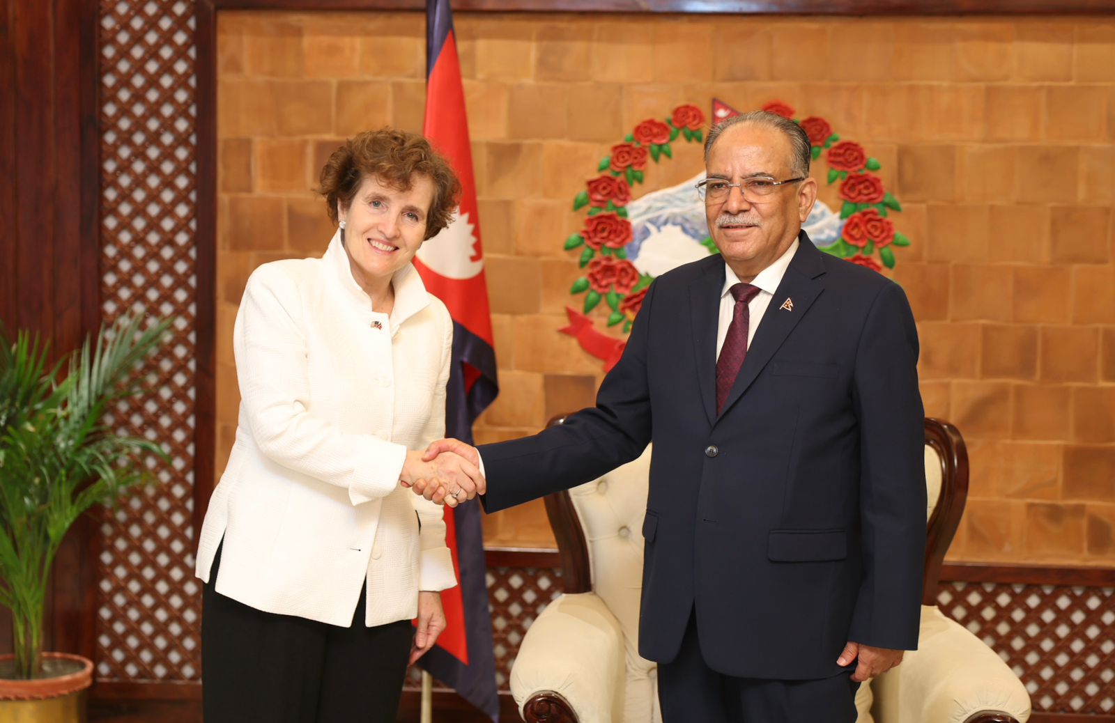 प्रधानमन्त्री दाहाल र एमसीसीकी सीईओबीच भेटवार्ता