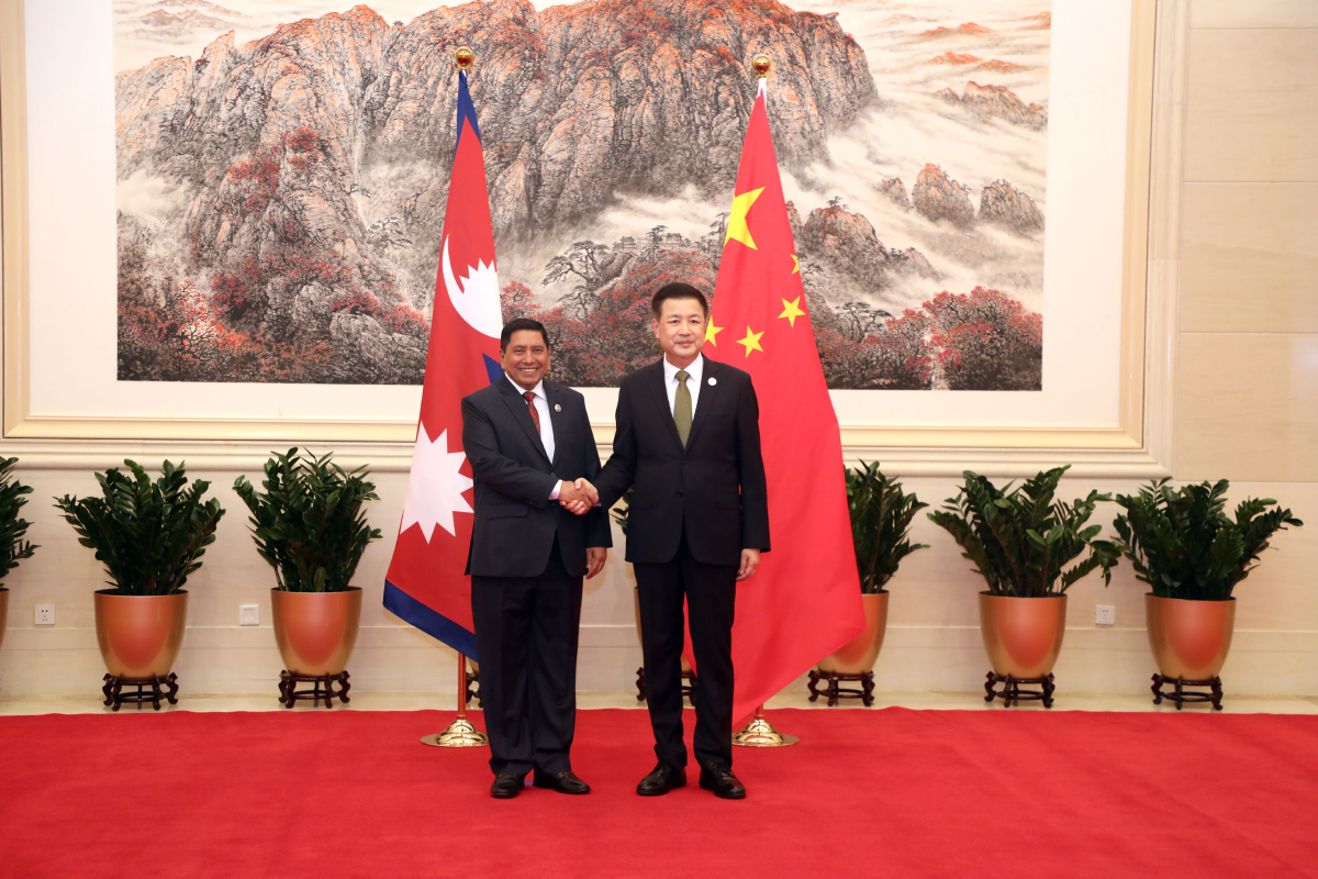 सीमापार आपराधिक गतिविधि नियन्त्रणका लागि सहकार्य बढाउन गृहमन्त्री श्रेष्ठको जोड