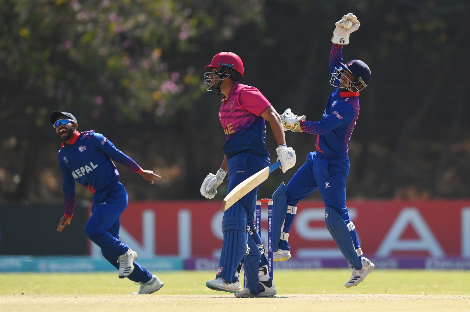 नेपालले यूएईलाई ३ विकेटले हरायो
