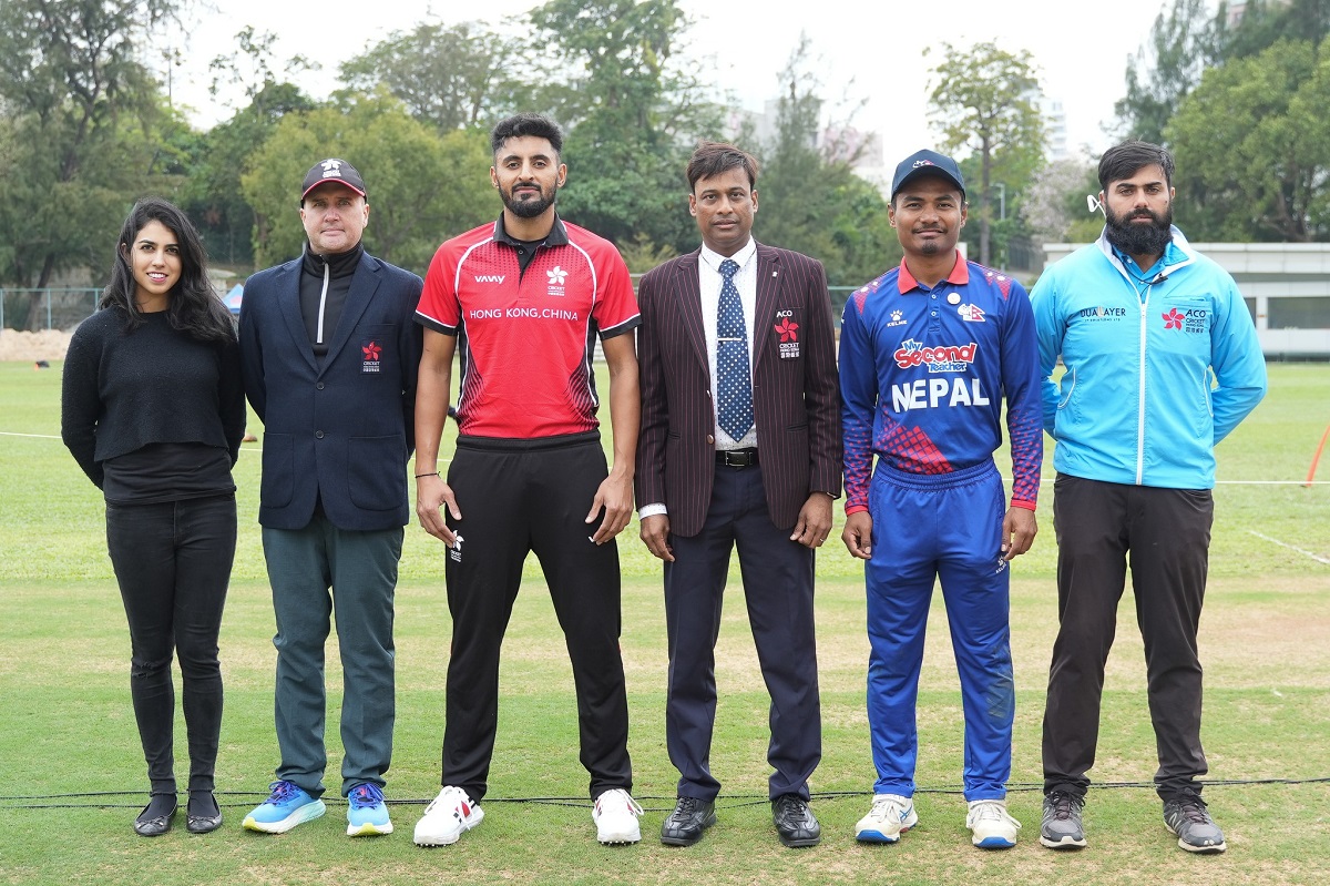 त्रिकोणात्मक टी–२० आई सिरिज: नेपालले हङकङविरुद्ध फिल्डिङ गर्दै