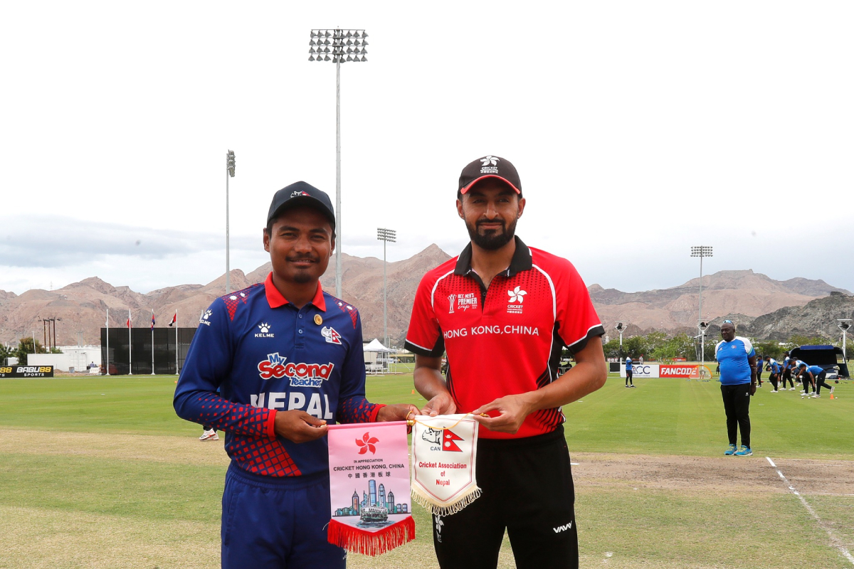 हङकङविरुद्ध फिल्डिङ गर्दै नेपाल