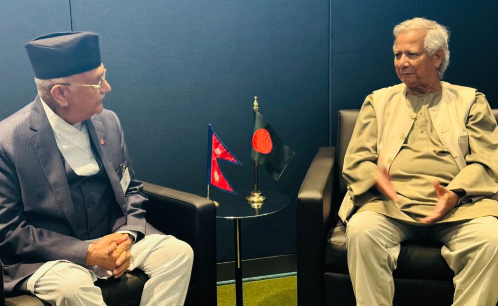 प्रधानमन्त्री ओली र बङ्गलादेशका अन्तरिम सरकार प्रमुखबीच भेटवार्ता