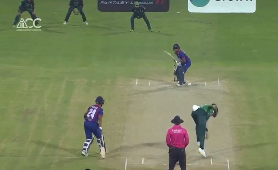 पाकिस्तानका यी बलरले लिए सुरुआतमै विकेट