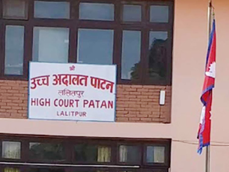 अदालत परिसरमै विष सेवन गर्न लागेपछि महिला पक्राउ