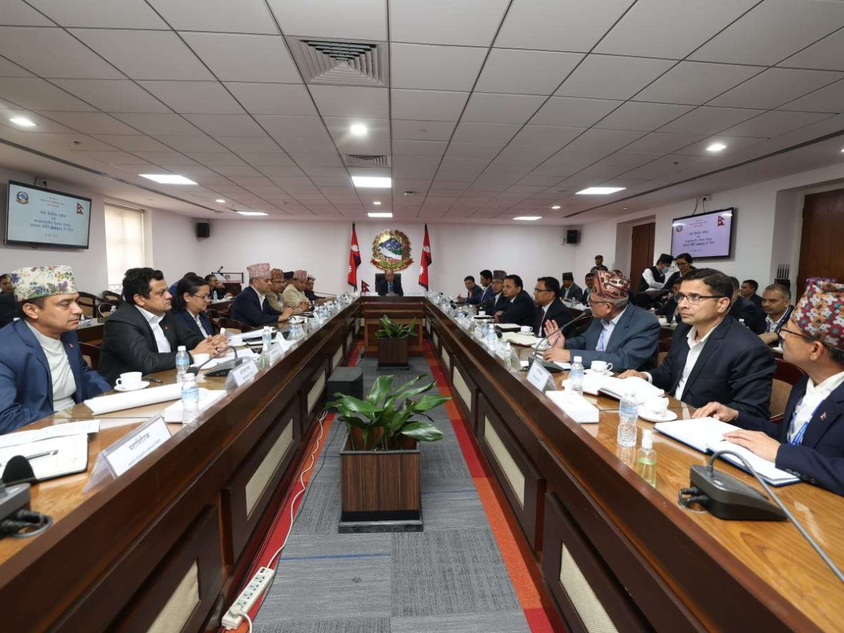 प्रधानमन्त्रीले कर्मचारीलाई भने– अब ‘हजुर, हस्, भइहाल्छ’ले मात्र काम चल्दैन