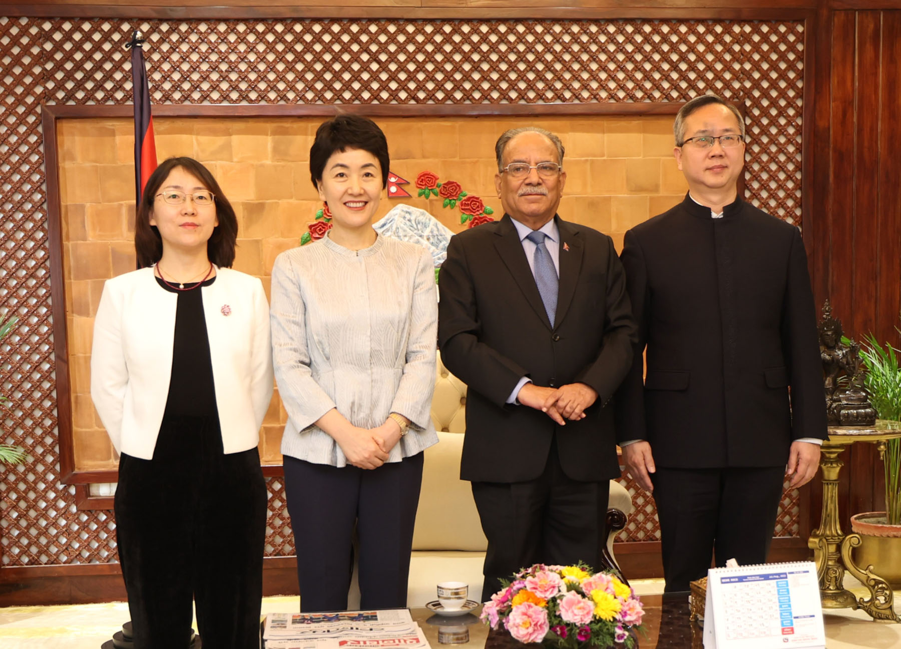 चिनियाँ उपमन्त्रीले भेटिन् प्रधानमन्त्री प्रचण्डलाई